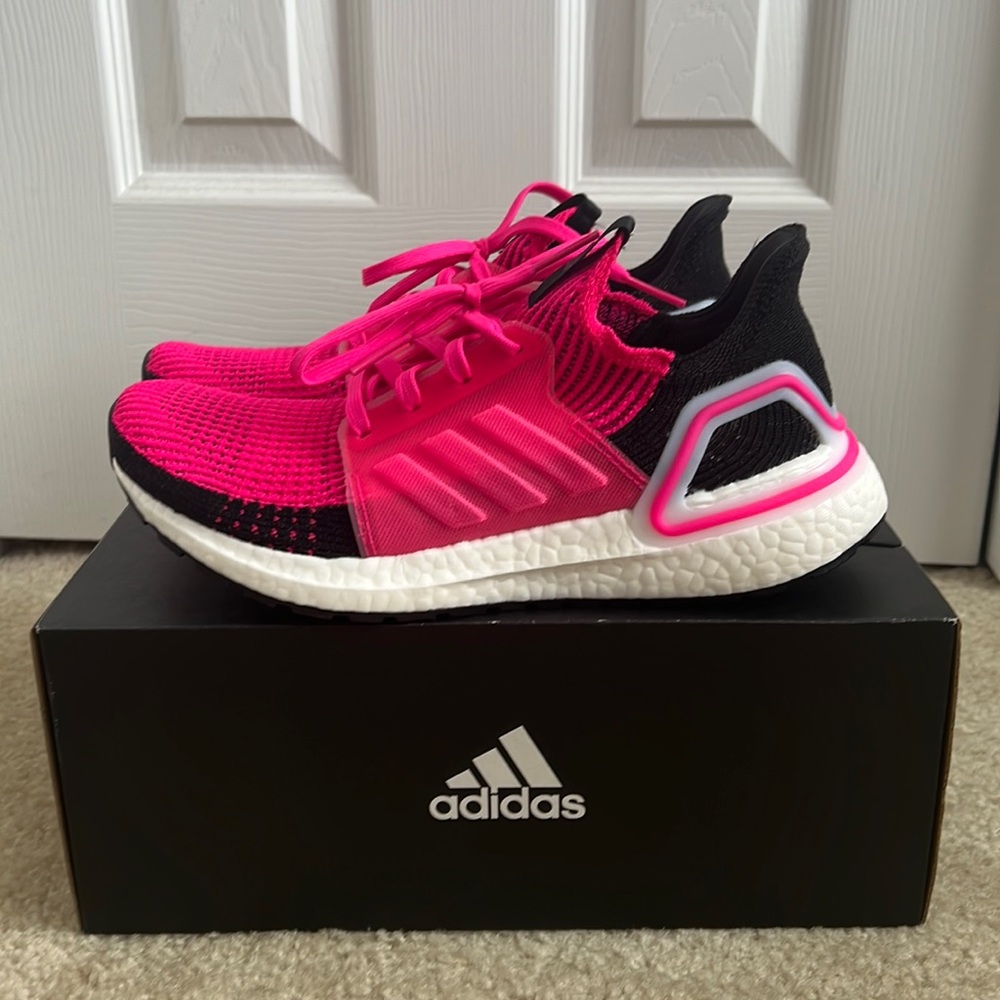 NWT Adidas Women’s UltraBoost 19 running shoes hot pink size 8